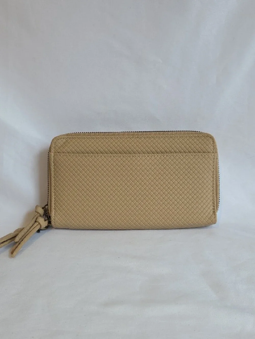 Safe Keeper Beige Textured Woven Zip Around Wristlet Wallet.